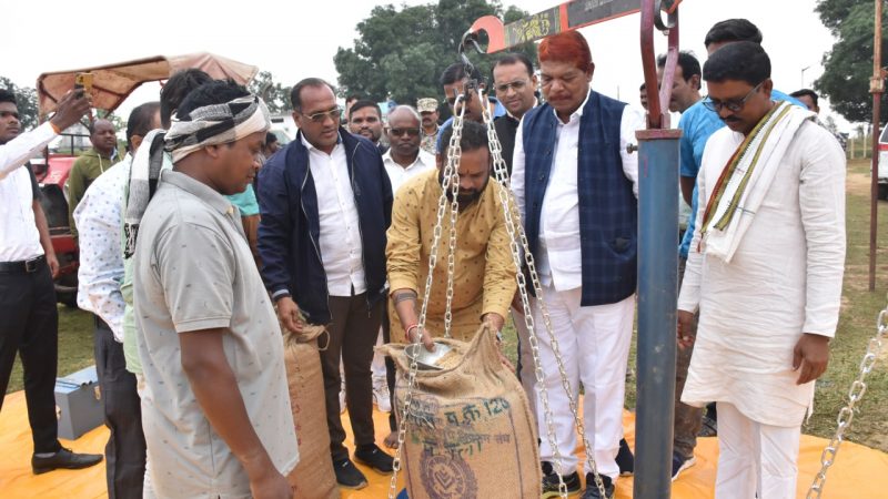 धान खरीदी का हुआ शुभारंभ, पहले ही दिन 3 हजार 951 किसानों ने 10 हजार 257 मीटरिक टन उपज बेची