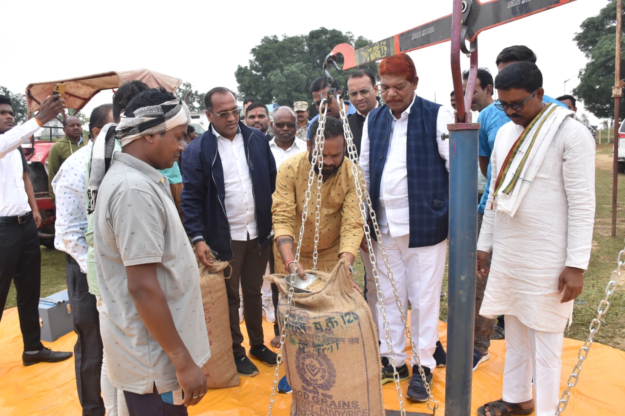 धान खरीदी का हुआ शुभारंभ, पहले ही दिन 3 हजार 951 किसानों ने 10 हजार 257 मीटरिक टन उपज बेची