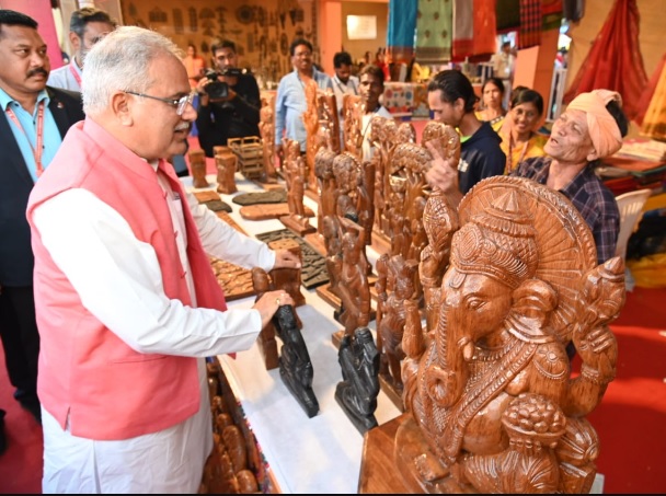 शिल्पग्राम में दिख रही छत्तीसगढ़ की कला-संस्कृति की झलक