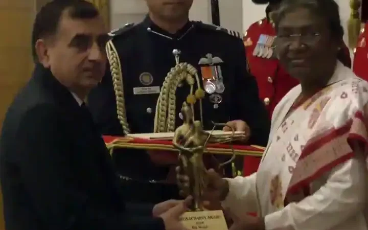 रेसलिंग कोच राज सिंह को मिला द्रोणाचार्य अवॉर्ड, देखें और किसे मिला यह सम्मान