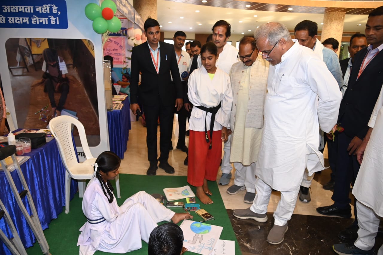 खूब पढ़िये, खूब खेलिये और समय का सदुपयोग करिये : मुख्यमंत्री बघेल