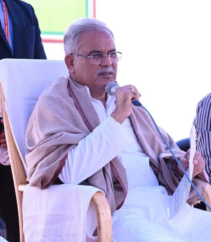 कार्यों में पारदर्शिता हो, योजनाओं का क्रियान्वयन और कार्यों की मॉनटरिंग बारिकी से करें : भूपेश बघेल