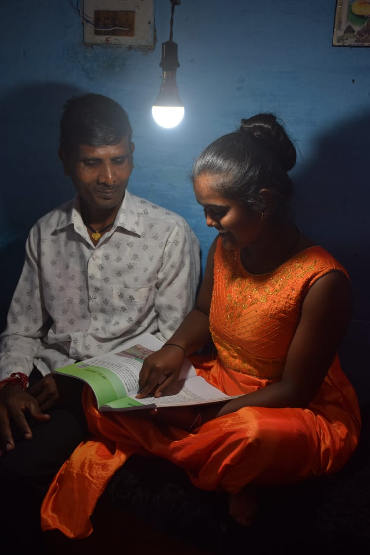 विशेष लेख : बिजली बिल में छूट से घर रोशन के साथ अन्य आवश्यकतायें भी हो रहीं पूरी