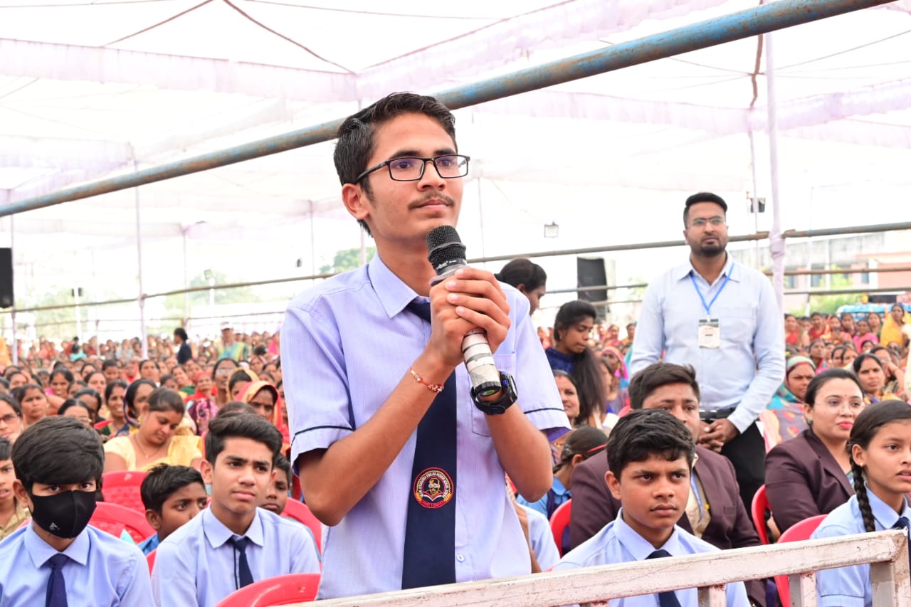 छत्तीसगढ़ी में प्रश्न, अंग्रेजी में उत्तर… सिंगल पैनी इज नॉट चार्ज