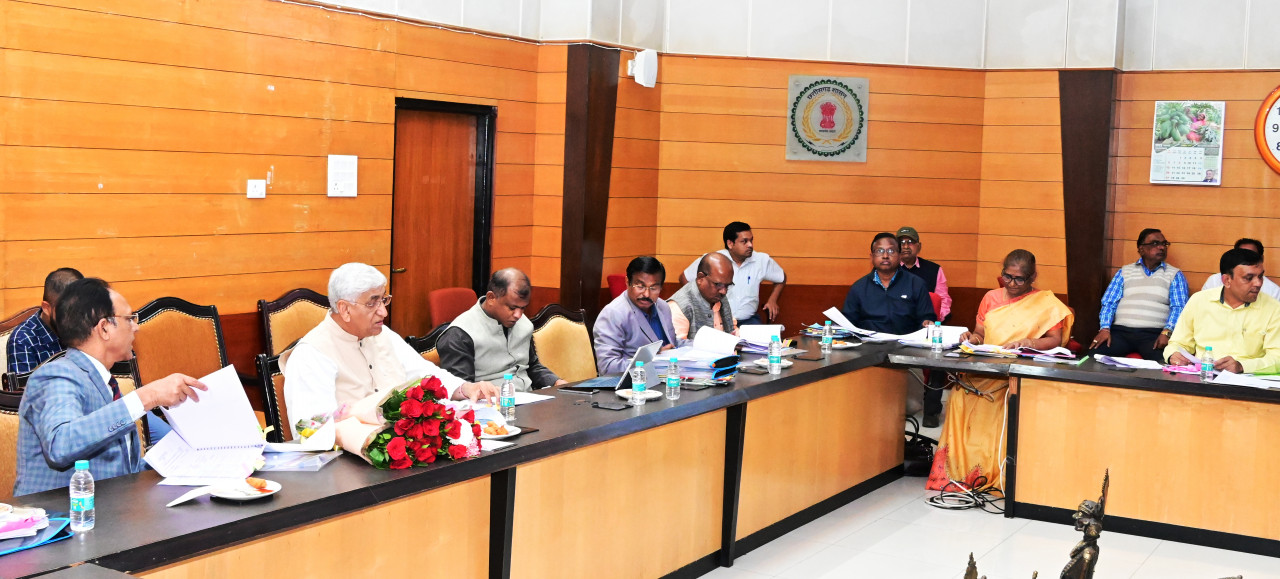 विशेषज्ञ डॉक्टरों की संख्या बढ़ाने पीजी की ज्यादा से ज्यादा सीटें स्वीकृत कराएं – मंत्री सिंहदेव