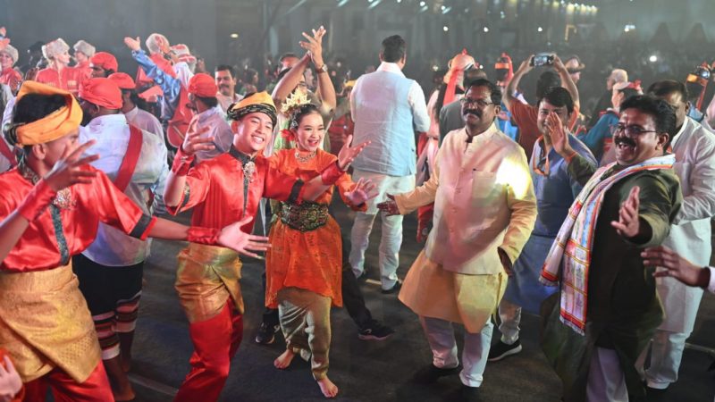 राष्ट्रीय आदिवासी नृत्य महोत्सव का रंगारंग समापन