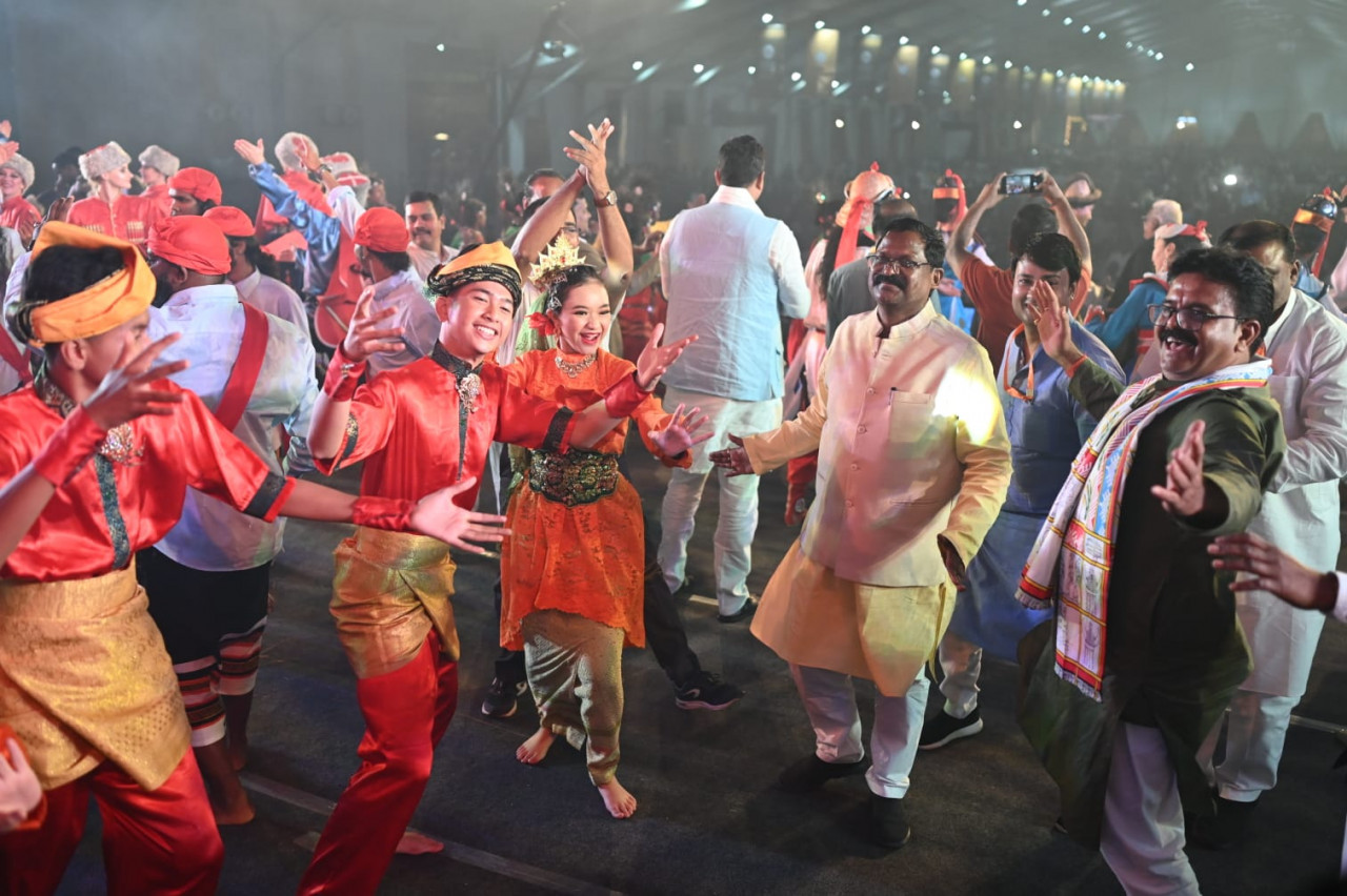 राष्ट्रीय आदिवासी नृत्य महोत्सव का रंगारंग समापन
