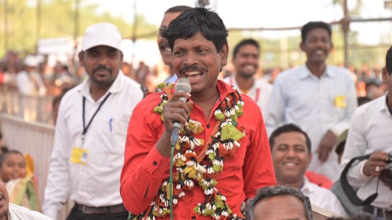 मुख्यमंत्री ने पहटिया से फरमाइश की और कहा- सुनाओ बढ़िया गीत