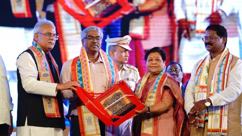 रायपुर : राज्योत्सव-2022 में विभिन्न अलंकरणों से सम्मानित हुई विभूतियां