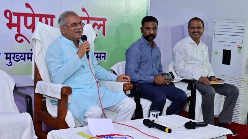 मुख्यमंत्री ने जांजगीर में विभिन्न समाज के प्रमुखों एवं संगठनों के पदाधिकारियों से मुलाकात की