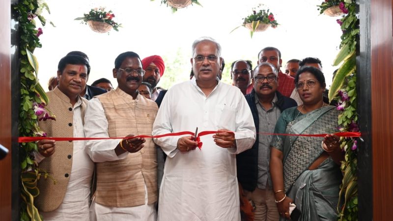 मुख्यमंत्री ने भेंट-मुलाकात के दौरान राजनांदगांव क्षेत्र के लिए 63 करोड़ 61 लाख 21 हजार रूपए के 22 विकास कार्यों का लोकार्पण एवं भूमिपूजन किया