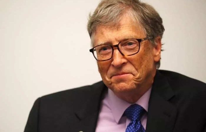 टॉयलेट की बदबू को सूंघा, गटर का पानी पिया… बिल गेट्स आखिर क्यों इंसानी मल लेकर स्टेज पर पहुंच गए थे?