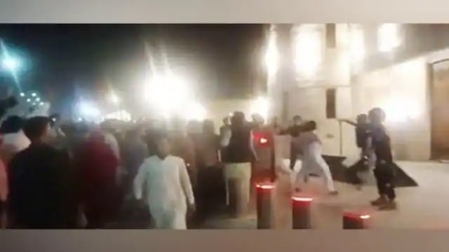 पाकिस्तान के इतिहास में पहली बार आईएसआई चीफ के खिलाफ प्रदर्शन