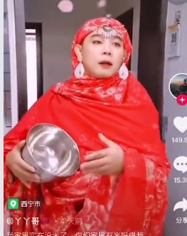 जिनपिंग के खिलाफ भड़की जनता, बप्पी दा का ‘जिम्मी जिम्मी’ गाकर कर रही प्रदर्शन