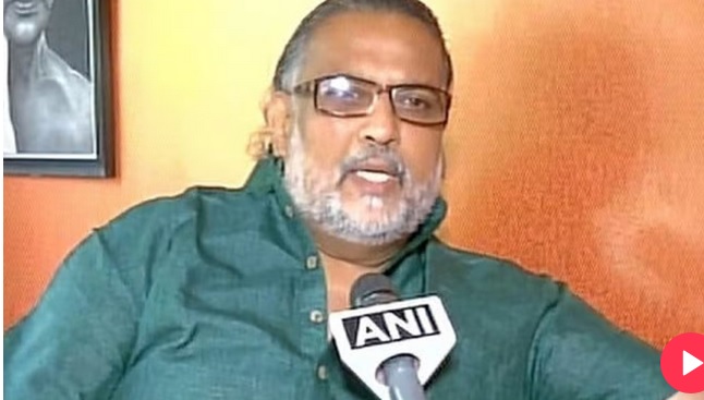 राष्ट्रपिता के प्रपौत्र तुषार गांधी ने लगाया आरोप… गांधीजी की हत्या के लिए सावरकर ने गोडसे को बंदूक खोजने में की मदद