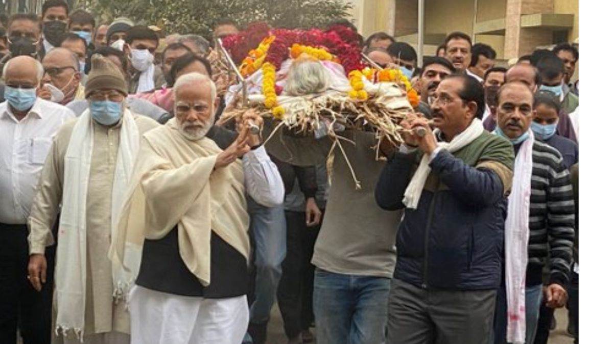 पीएम मोदी की मां का निधन… दी अंतिम विदाई