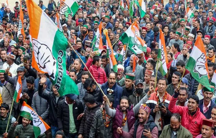 हिमाचल में नए सीएम को लेकर घमासान, कार्यकर्ताओं का हंगामा