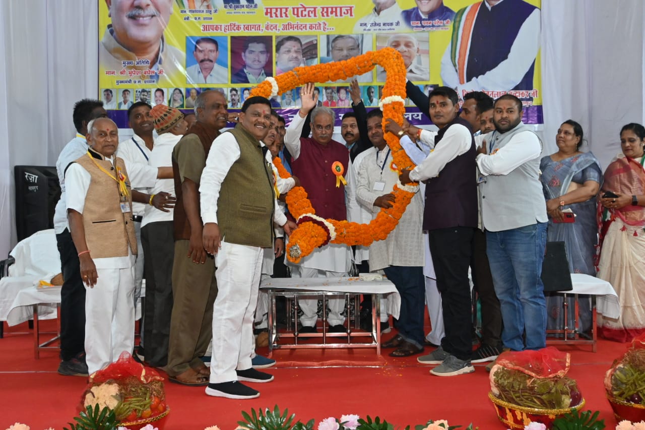 मुख्यमंत्री बघेल मरार पटेल समाज द्वारा आयोजित अभिनंदन समारोह कार्यक्रम में आदिगुरु शंकराचार्य सांस्कृतिक भवन पहुंचे