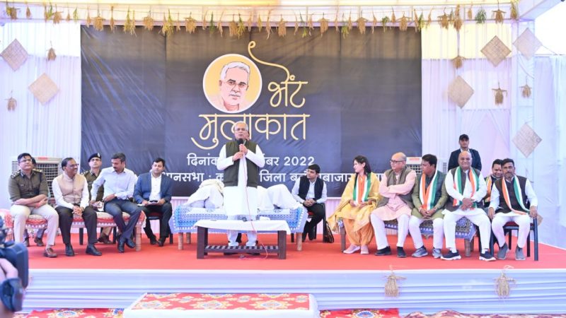 मुख्यमंत्री ने मुख्यमंत्री ने संवेदनशीलता दिखाते हुए श्रीमती गिरिजा को वाहन खरीदने के लिए आर्थिक सहायता देने की घोषणा