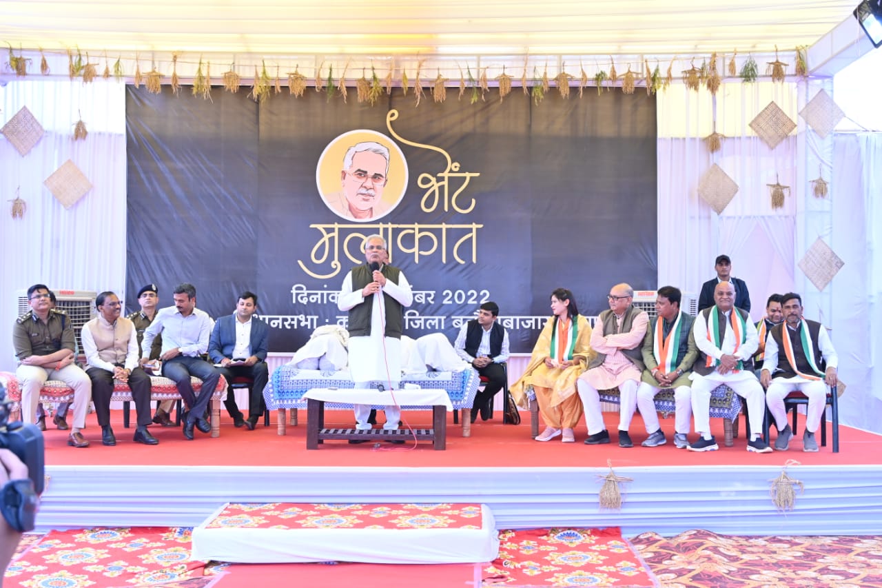 मुख्यमंत्री ने मुख्यमंत्री ने संवेदनशीलता दिखाते हुए श्रीमती गिरिजा को वाहन खरीदने के लिए आर्थिक सहायता देने की घोषणा