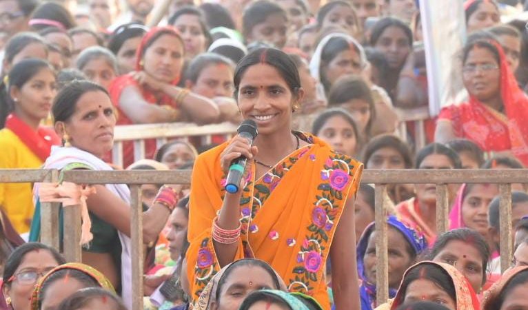 भारती ने गोबर बेचकर खोला फैंसी स्टोर