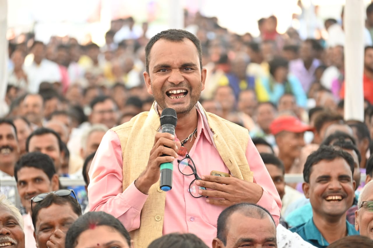 खुबीराम ने मुख्यमंत्री को बताया कि गोधन न्याय योजना का लाभ लेकर 40 हजार रुपए का गोबर बेचा है