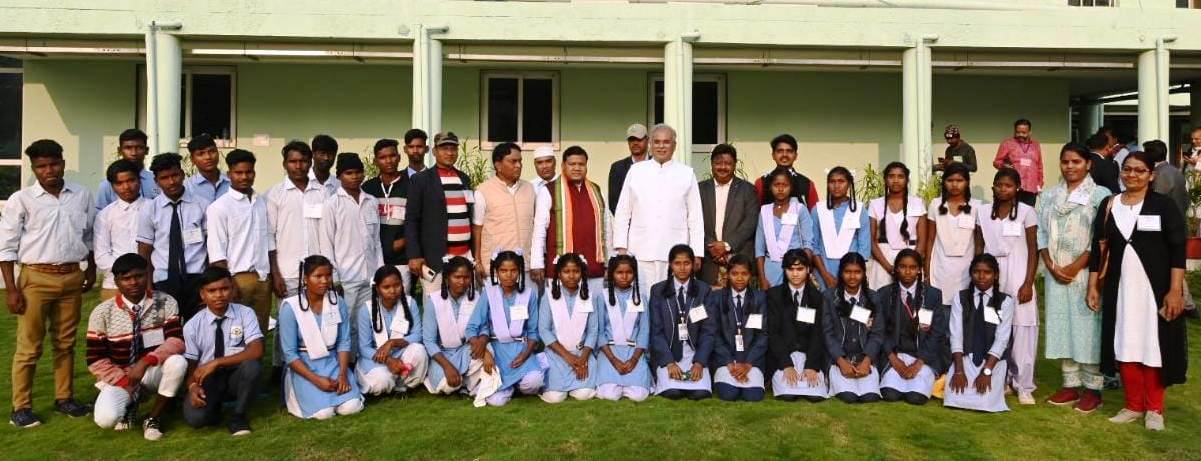 पहाड़ी कोरवा बच्चों ने पहली बार देखी विधानसभा की कार्यवाही