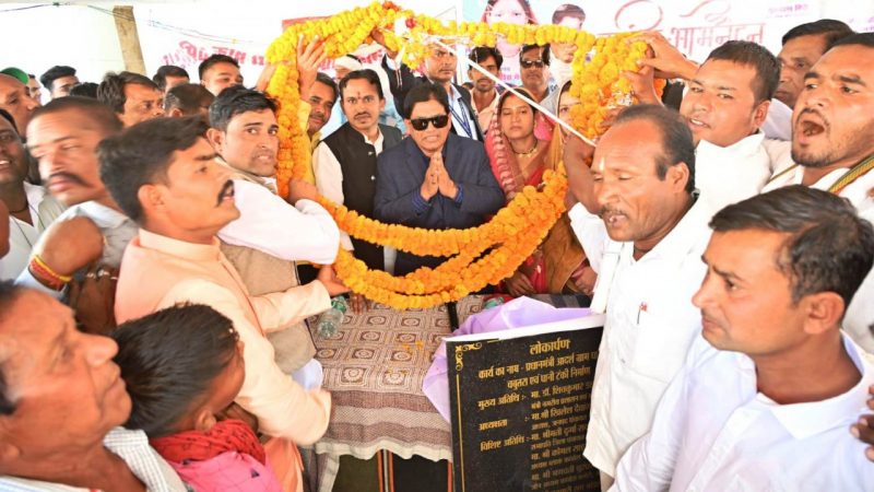 नगरीय प्रशासन मंत्री डॉ. डहरिया विभिन्न ग्रामों में बाबा घासीदास जयंती समारोह में हुये शामिल