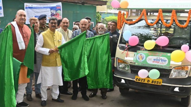 विधानसभा अध्यक्ष एवं कृषि मंत्री ने बीमा रथ को हरी झण्डी दिखाकर किया रवाना