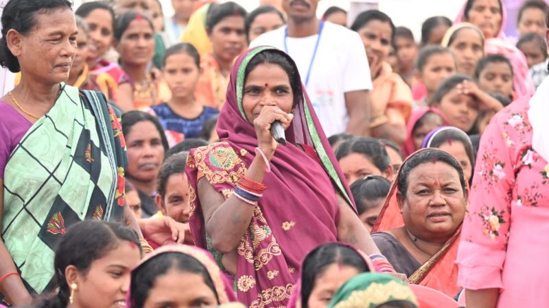 मुख्यमंत्री बघेल ने बफूलबाई, गोपालपुर द्वारा पट्टा न होने की शिकायत मिलने पर सरपंच को ग्राम सभा में प्रस्ताव पारित करने के निर्देश दिये