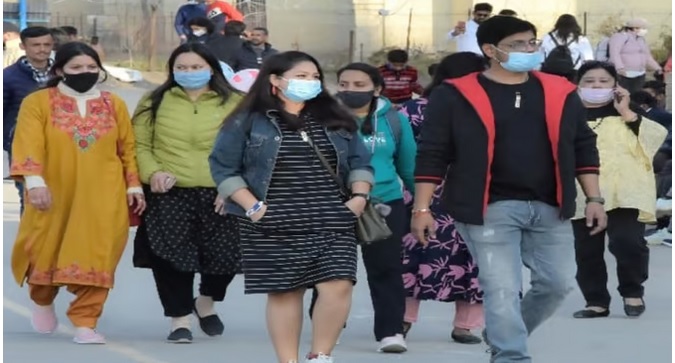 देशभर में होटलों की बुकिंग फुल, हवाई यात्रा में भी भारी तेजी