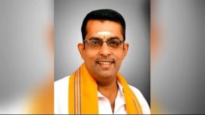 अंबेडकर का भगवा पोस्टर लगा रहा था हिंदू संगठन का नेता, पुलिस ने कर लिया गिरफ्तार