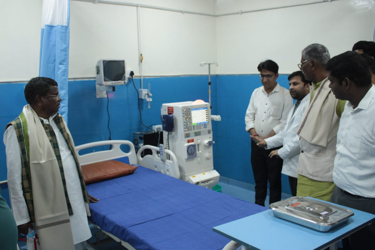 अंबिकापुर में गोबर पेंट यूनिट का शुभारंभ हुआ : प्लांट से प्रति शिफ्ट 500 लीटर पेंट तैयार होगा