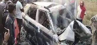 कार पेड़ से टकराई, इंजन में ब्लास्ट के बाद आग, छात्रा सहित तीन जिंदा जले