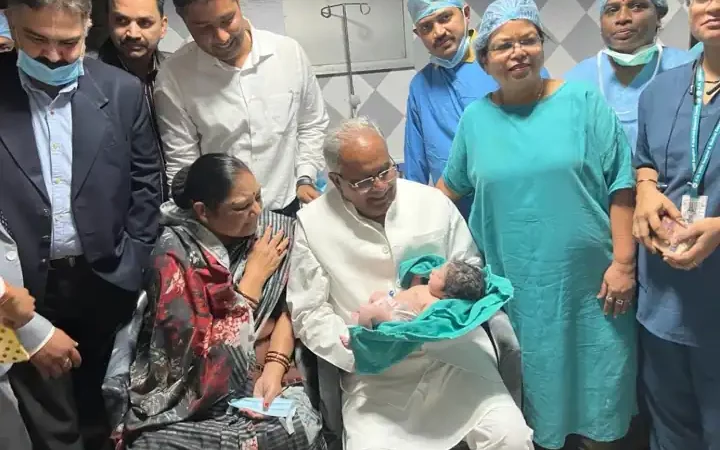 सीएम भूपेश बघेल बने दादा, इस अंदाज में लोगों को दी जानकारी, बहू ख्याति ने बेटे को दिया जन्म