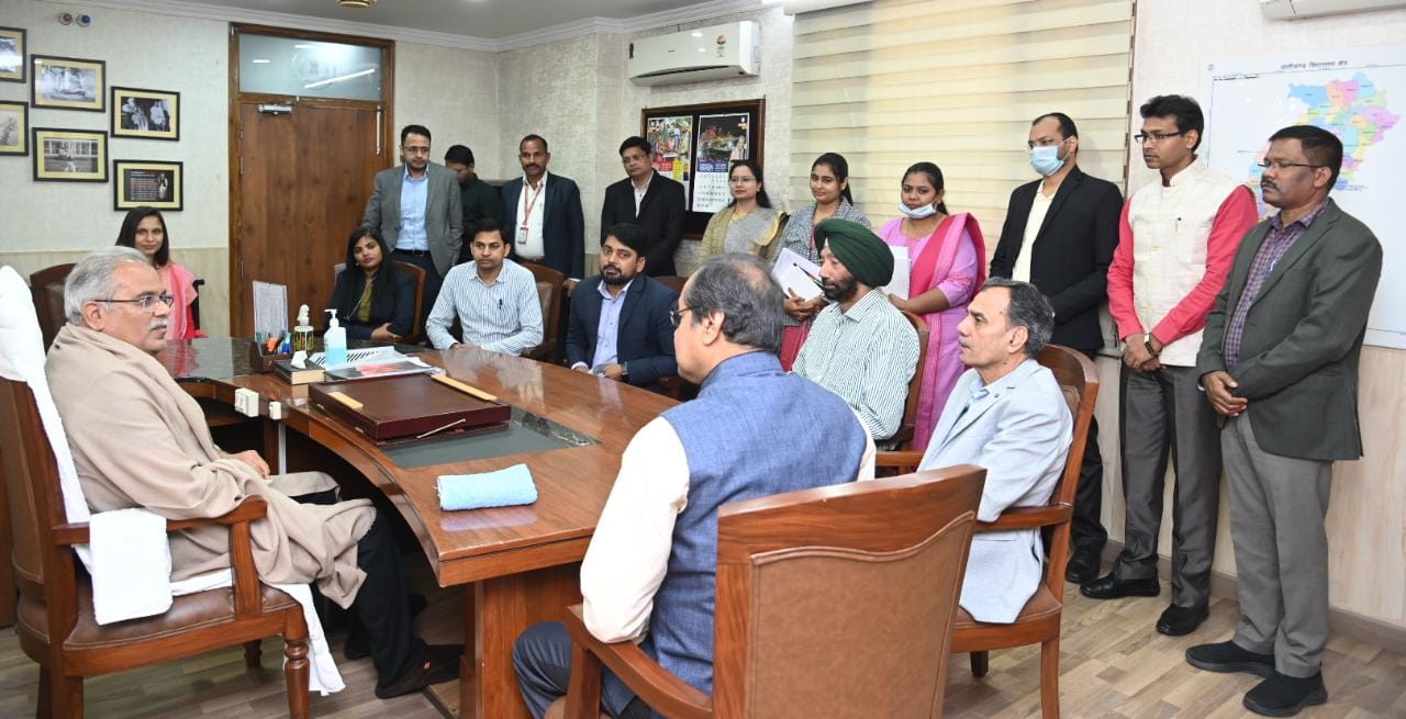 मुख्यमंत्री से छत्तीसगढ़ राज्य प्रशासनिक सेवा संघ के पदाधिकारियों ने की सौजन्य मुलाकात