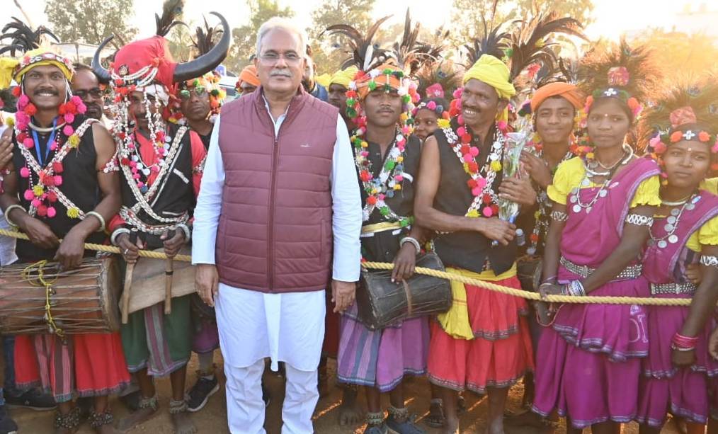 मुख्यमंत्री श्री भूपेश बघेल ने ग्राम बेलरगांव में आयोजित भेंट-मुलाकात में की शिरकत