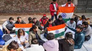 पहलवान आश्वासन से खुश नहीं, अध्यक्ष के इस्तीफे पर अड़े