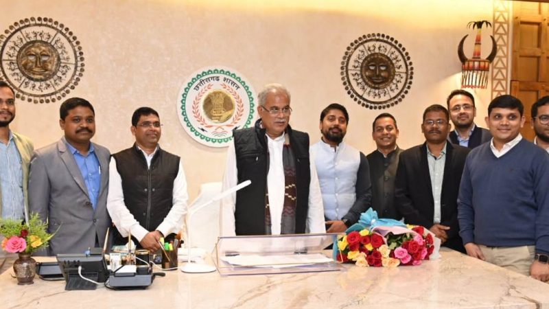 मुख्यमंत्री से राज्य प्रशासनिक सेवा संघ के प्रतिनिधि मंडल ने मुलाकात कर नववर्ष की शुभकामनाएं दी