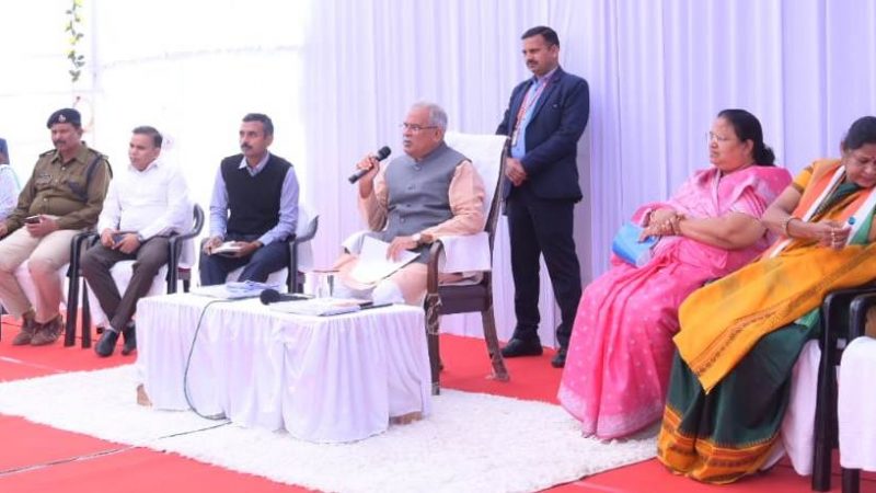 भेंट-मुलाकात कार्यक्रम : मुख्यमंत्री के निर्देश पर तत्काल हटाए गए कुरूद बीईओ