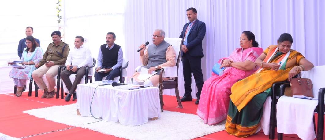 भेंट-मुलाकात कार्यक्रम : मुख्यमंत्री के निर्देश पर तत्काल हटाए गए कुरूद बीईओ