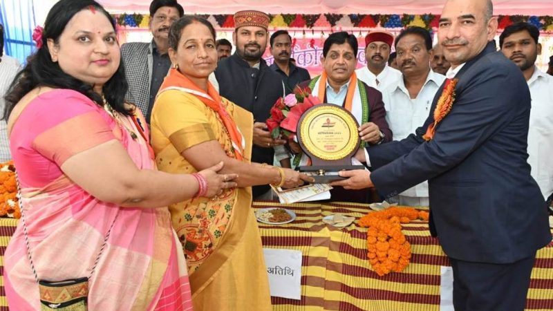 नगरीय प्रशासन मंत्री आरंग क्षेत्र में विविध कार्यक्रमों में हुए शामिल