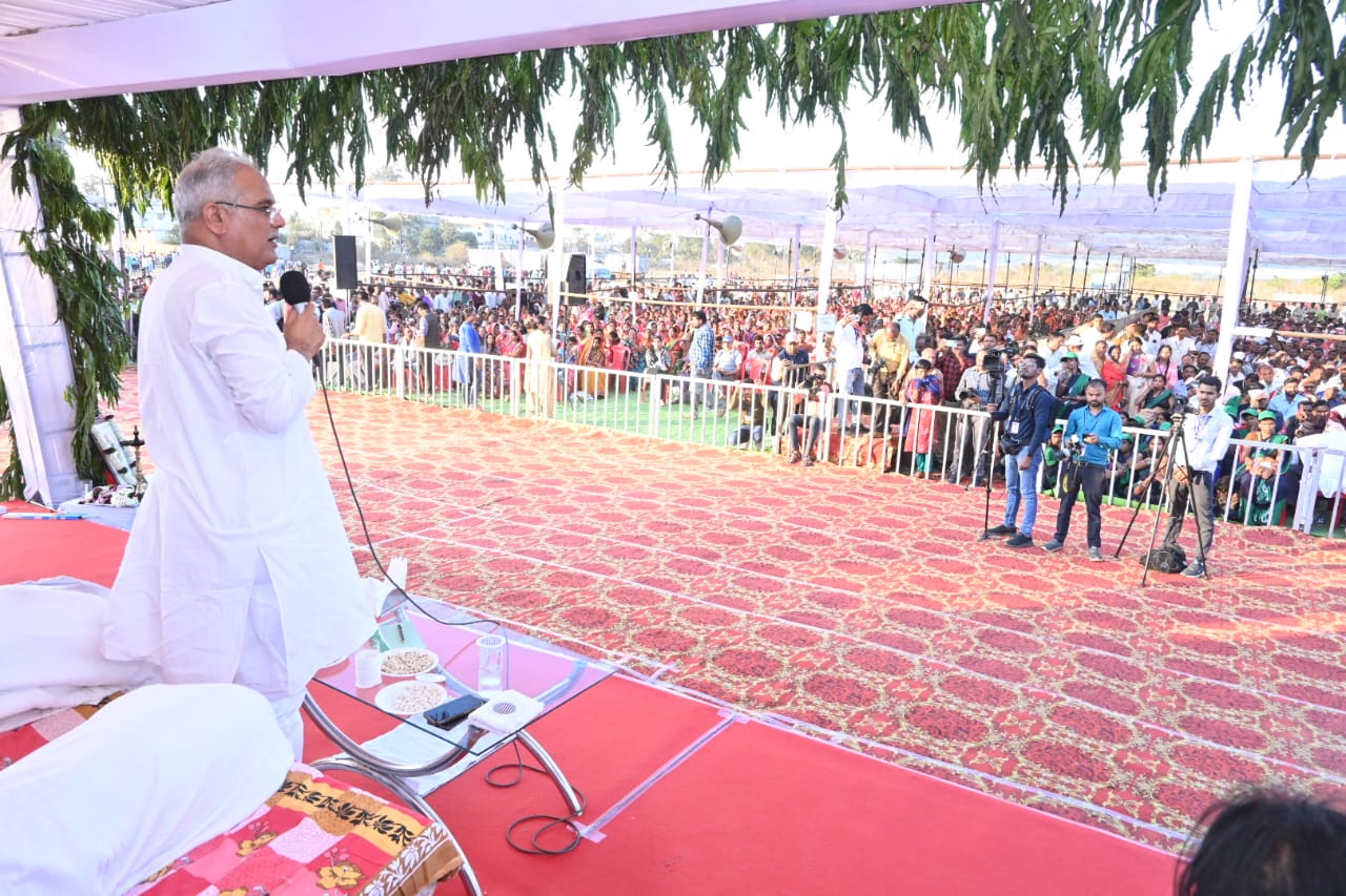 भेंट-मुलाकात: मुख्यमंत्री श्री भूपेश बघेल ने कहा कि सबकी आय में वृद्धि करना मुख्य लक्ष्य है