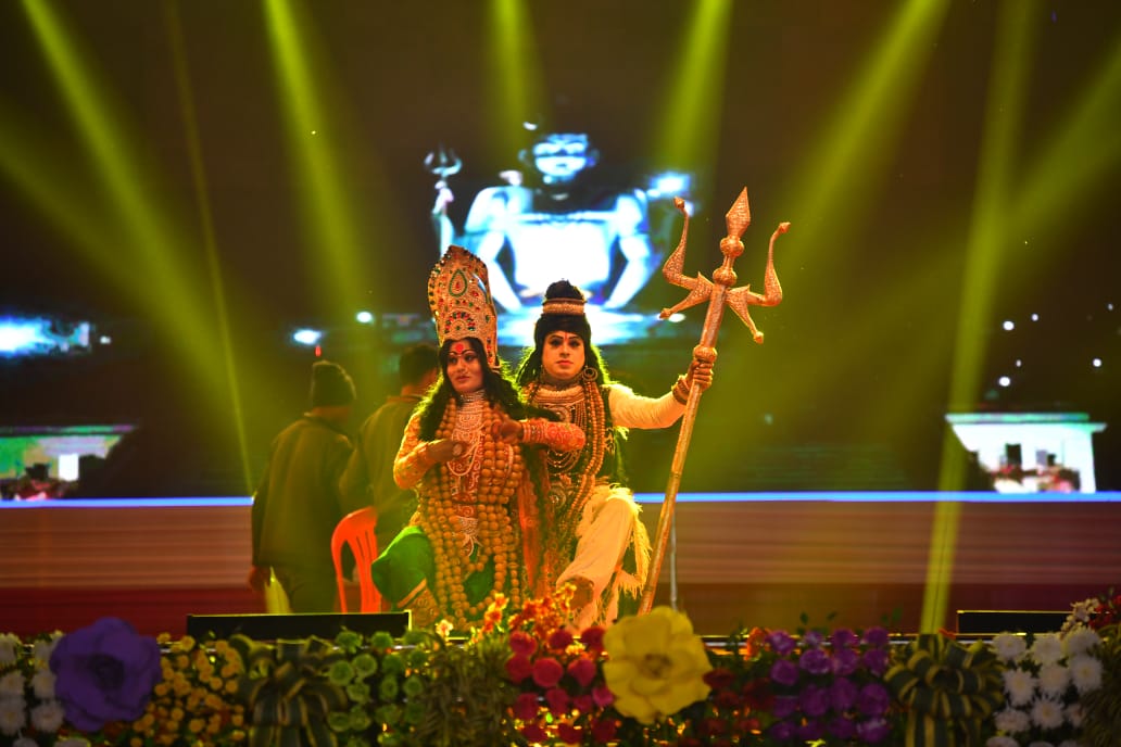 तातापानी महोत्सव के पहले दिन स्थानीय एवं आमंत्रित कलाकारों ने दी सांस्कृतिक कार्यक्रमों की प्रस्तुति