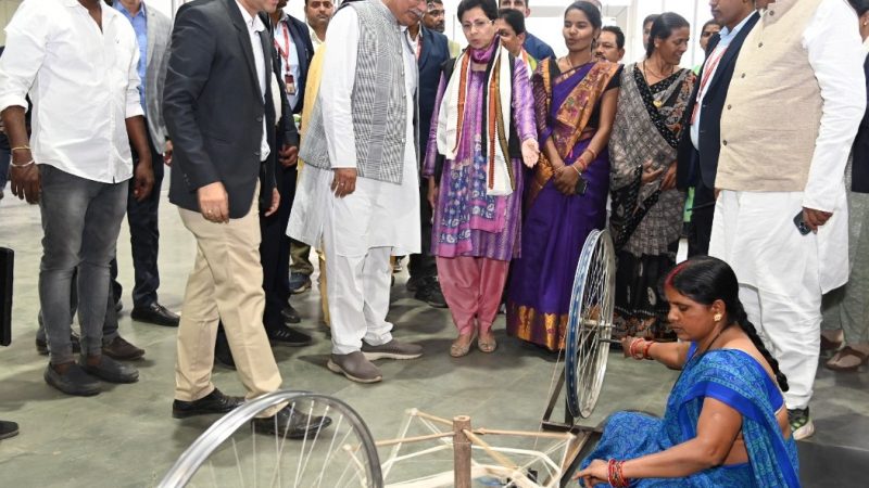 मुख्यमंत्री श्री भूपेश बघेल और सुश्री शैलजा कुमारी ने कल्पतरू रूरल इंडस्ट्रियल पार्क का किया भ्रमण