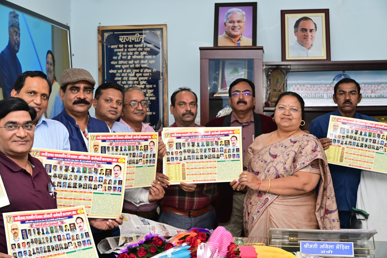 समाज कल्याण मंत्री श्रीमती भेंड़िया ने निःशक्त अधिकारी-कर्मचारी कल्याण संघ के वार्षिक केलेण्डर का किया विमोचन