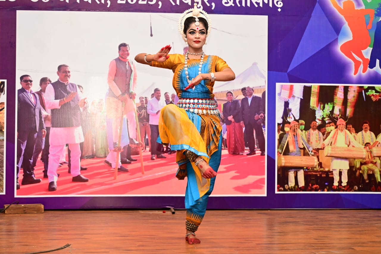 युवा महोत्सव : शास्त्रीय नृत्य ने बांधा समा कुचीपुड़ी, ओड़िसी और मणिपुरी नृत्य पर युवाओं ने दी मनमोहक प्रस्तुति