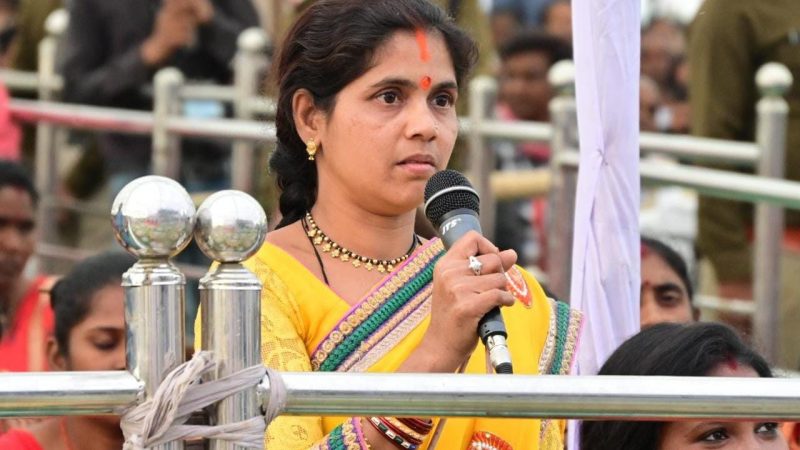 भेंट-मुलाकात : मुख्यमंत्री श्री बघेल को छुरी के वृंदावन स्व-सहायता समूह की दीदीयों ने मिलेट्स से बने व्यंजन भेंट किए