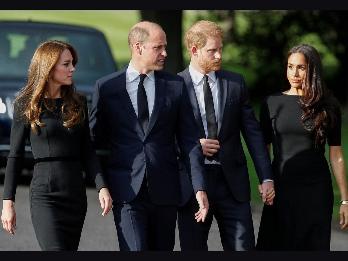 क्वीन एलिजाबेथ के पोतों के बीच हाथापाई, प्रिंस हैरी बोले- भाई विलियम ने मुझे पटका