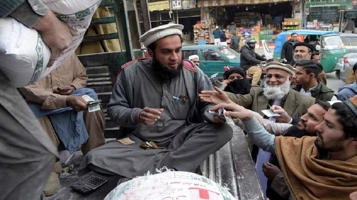 पाकिस्तान में आटे की भारी किल्लत, सब्सिडी वाला पैकेट 3100 में